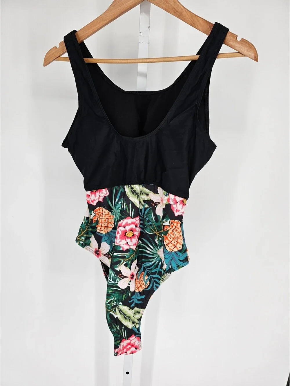 Cupshe Womens Sz L One Piece Swimsuit Cut Out Front Black Floral